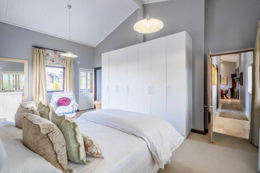5 Bedroom Property for Sale in Oubaai Western Cape